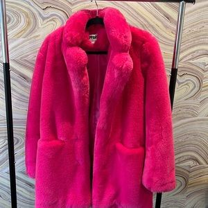 Women’s Apparis size M